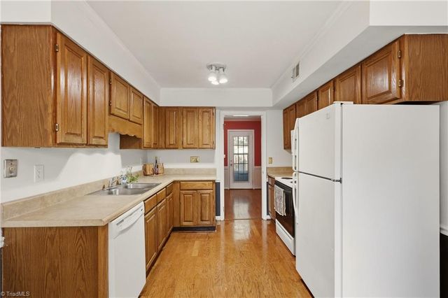 3936 New Garden Park, Greensboro, NC 27410