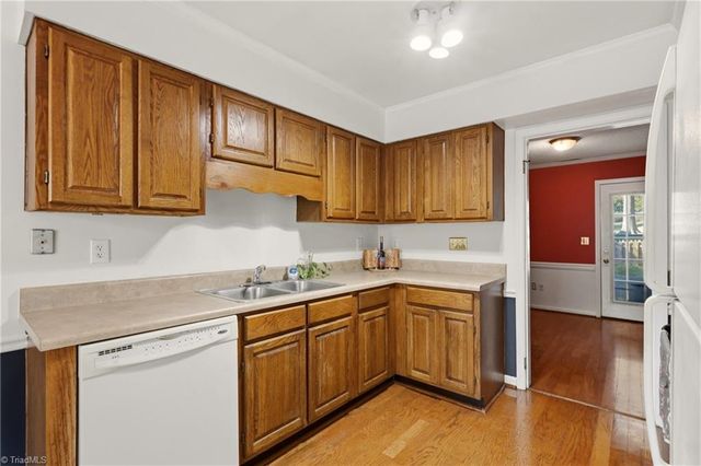 3936 New Garden Park, Greensboro, NC 27410