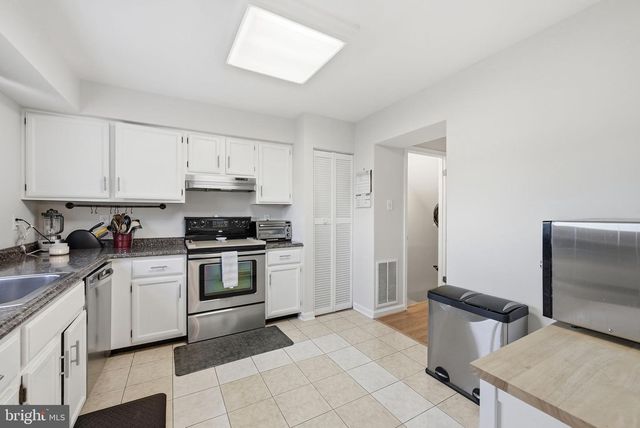 9236 LABELLE LN, Gaithersburg, MD 20879