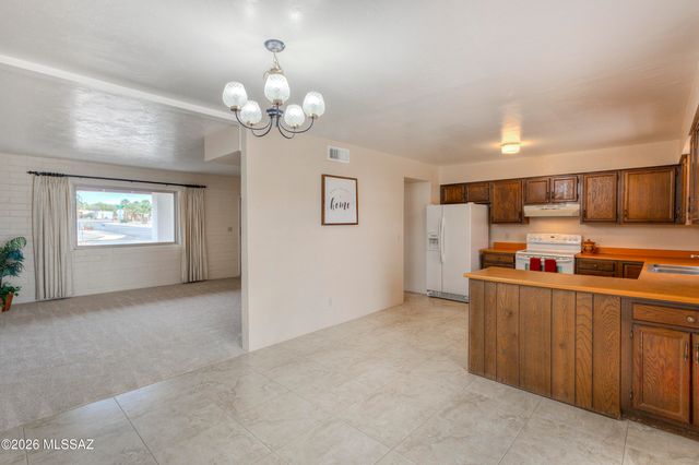 921 S Abrego Drive, Green Valley, AZ 85614