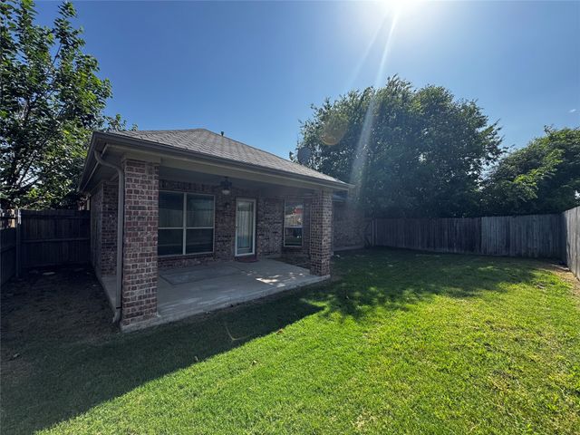 4041 Summerhill Lane, Fort Worth, TX 76244