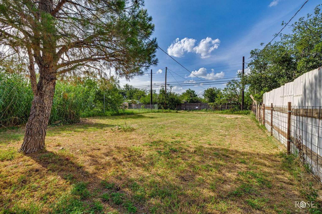 Image 10 of property listing at 618 Pulliam Street, San Angelo, TX 76903
