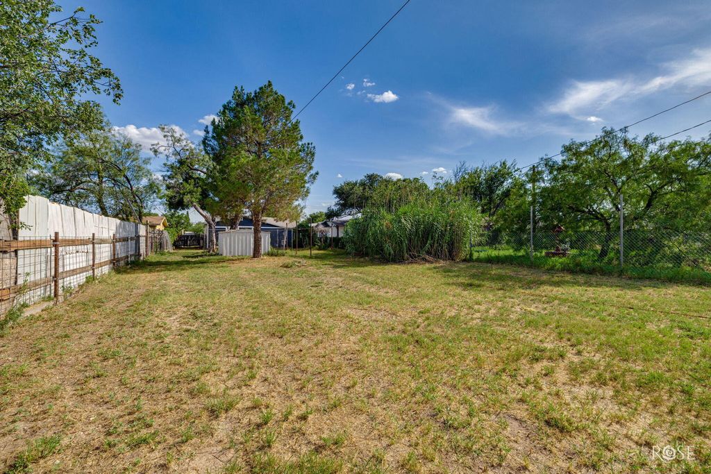 Image 11 of property listing at 618 Pulliam Street, San Angelo, TX 76903