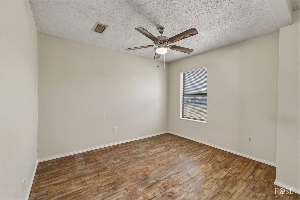Image 6 of property listing at 618 Pulliam Street, San Angelo, TX 76903