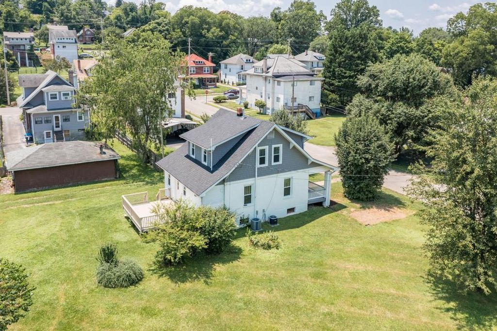 910 Ivy ST, Roanoke, VA 24014