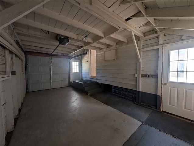 612 IRVINE Drive, Erie, PA 16511