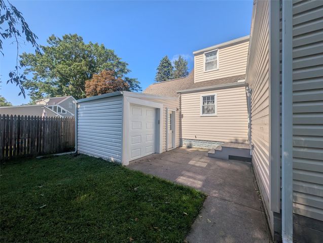 612 IRVINE Drive, Erie, PA 16511