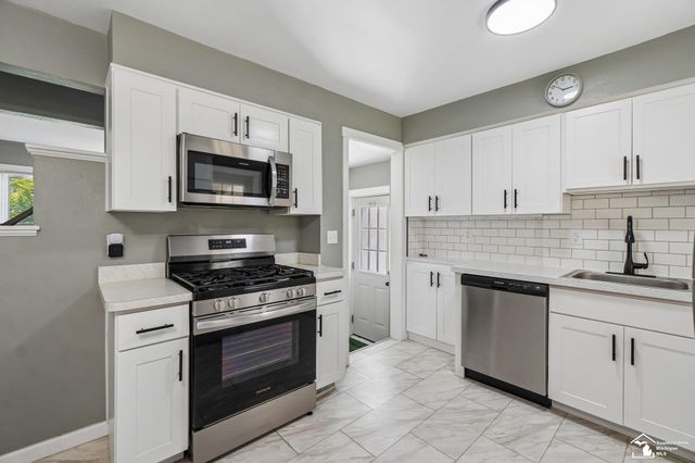 1886 15th Street, Wyandotte, MI 48192