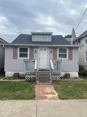 84 Pineview Avenue, Keansburg, NJ 07734