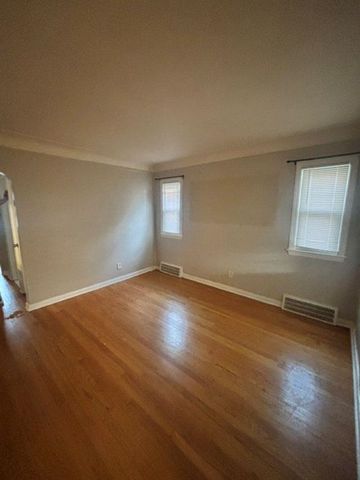 8059 Coolidge Road, Center Line, MI 48015