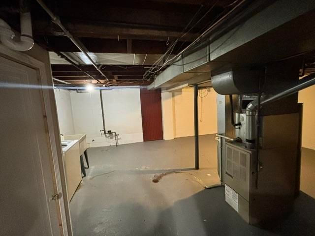 8059 Coolidge Road, Center Line, MI 48015