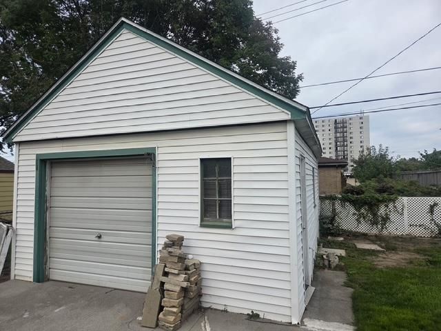 8059 Coolidge Road, Center Line, MI 48015