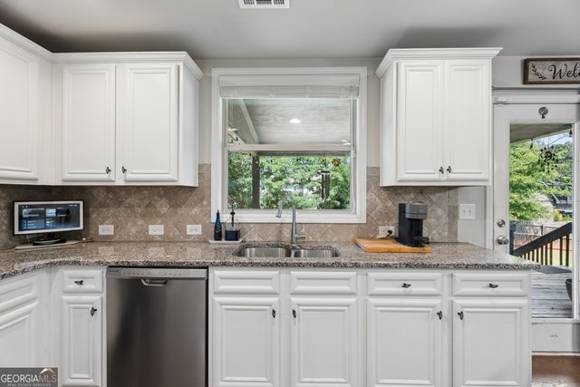 5752 Shore Isle Court, Flowery Branch, GA 30542