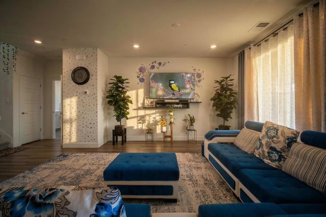 5667 Drifton Way, Sacramento, CA 95835