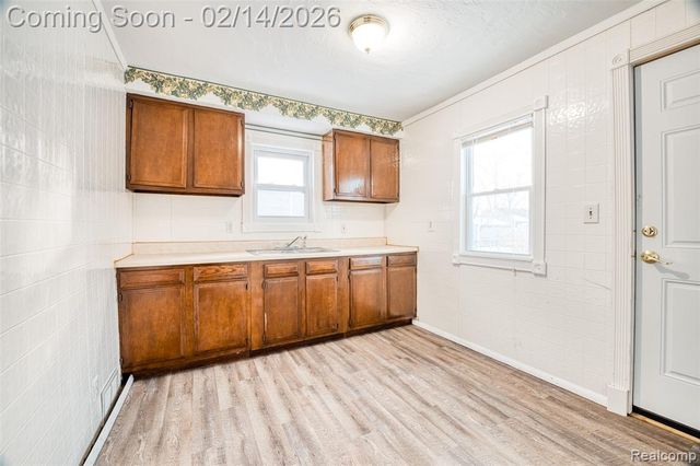 419 W Bernhard Avenue, Hazel Park, MI 48030