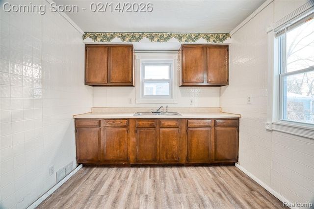 419 W Bernhard Avenue, Hazel Park, MI 48030