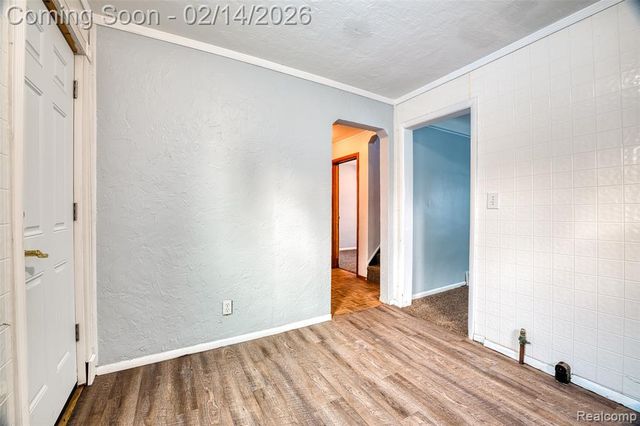 419 W Bernhard Avenue, Hazel Park, MI 48030