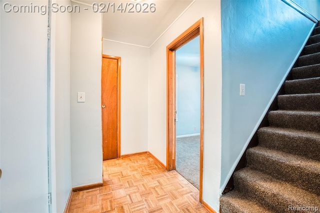 419 W Bernhard Avenue, Hazel Park, MI 48030