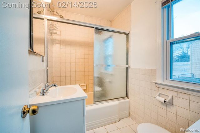 419 W Bernhard Avenue, Hazel Park, MI 48030