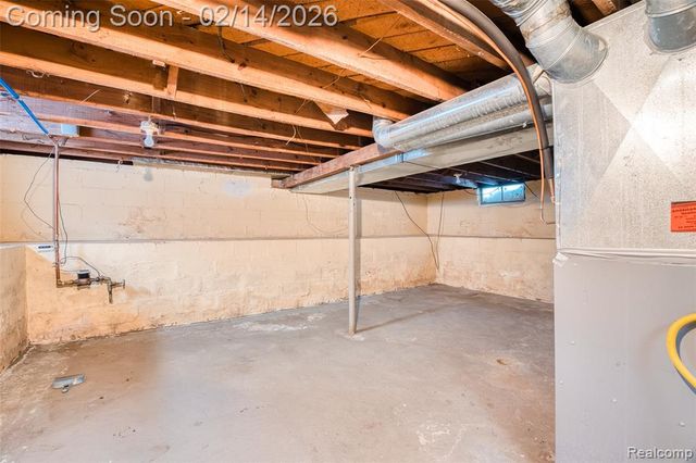 419 W Bernhard Avenue, Hazel Park, MI 48030