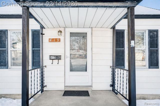 419 W Bernhard Avenue, Hazel Park, MI 48030