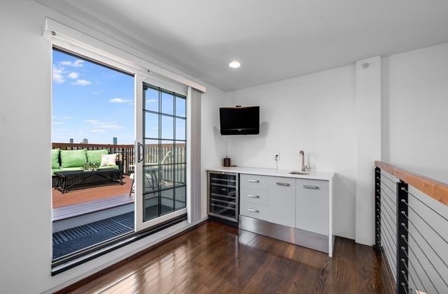 687 E 2nd St 8, Boston, MA 02127