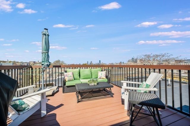 687 E 2nd St 8, Boston, MA 02127