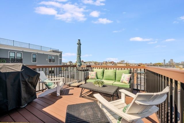 687 E 2nd St 8, Boston, MA 02127