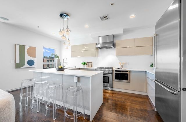 687 E 2nd St 8, Boston, MA 02127