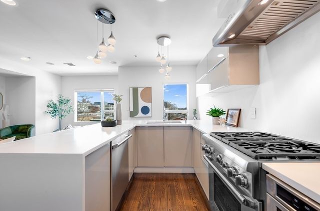 687 E 2nd St 8, Boston, MA 02127