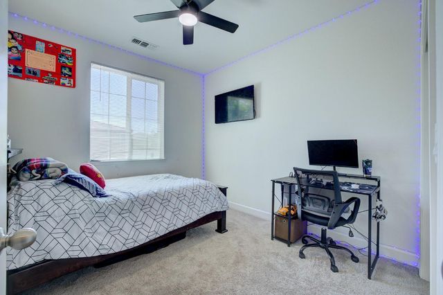 9824 Porto Bay Dr, Elk Grove, CA 95757