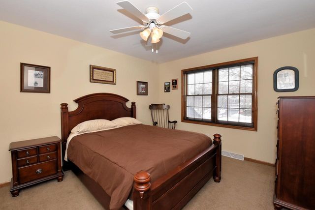 762 N Forest Ridge COURT, Summit, WI 53066