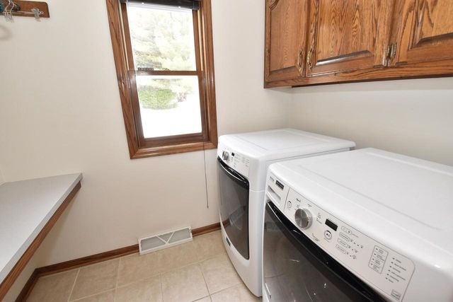 762 N Forest Ridge COURT, Summit, WI 53066