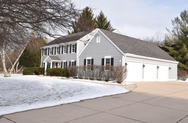 762 N Forest Ridge COURT, Summit, WI 53066