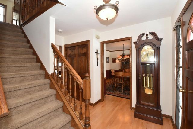 762 N Forest Ridge COURT, Summit, WI 53066