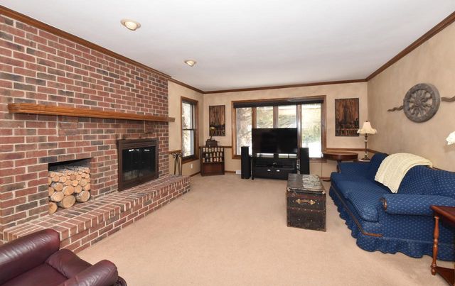 762 N Forest Ridge COURT, Summit, WI 53066