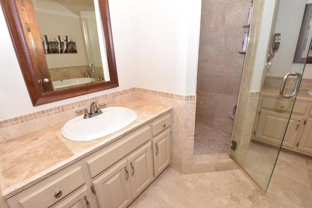 762 N Forest Ridge COURT, Summit, WI 53066