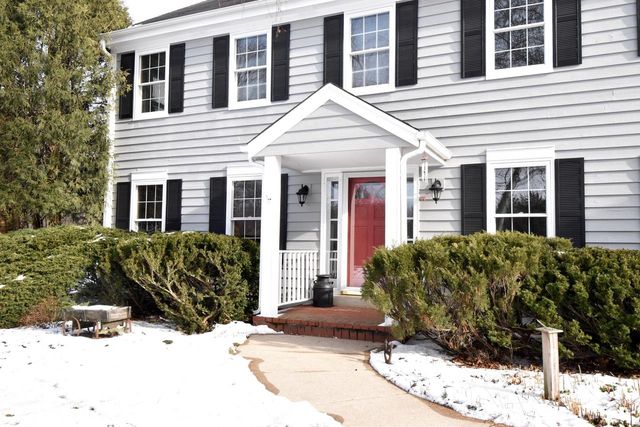 762 N Forest Ridge COURT, Summit, WI 53066