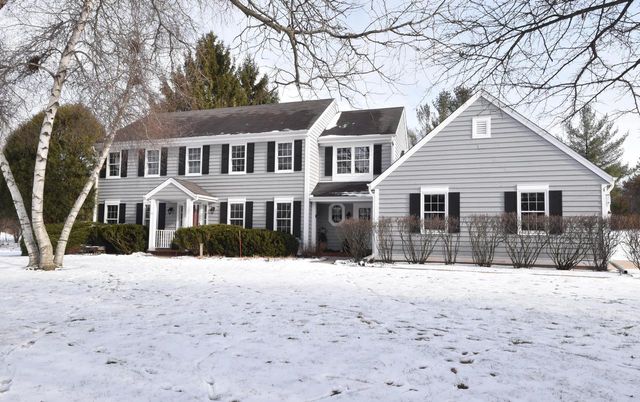 762 N Forest Ridge COURT, Summit, WI 53066