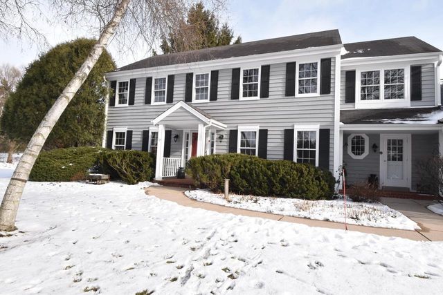 762 N Forest Ridge COURT, Summit, WI 53066