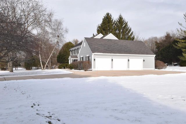 762 N Forest Ridge COURT, Summit, WI 53066