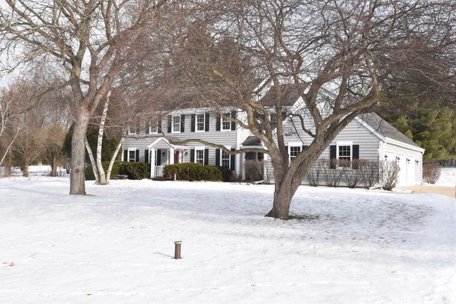 762 N Forest Ridge COURT, Summit, WI 53066