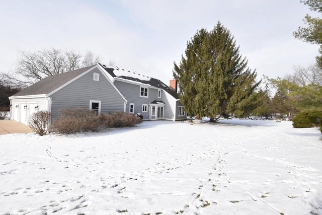 762 N Forest Ridge COURT, Summit, WI 53066