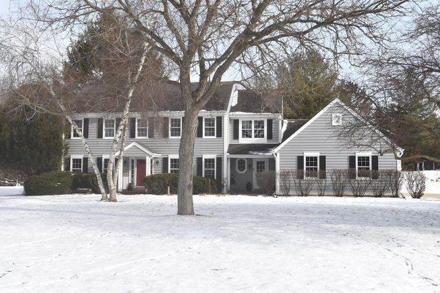 762 N Forest Ridge COURT, Summit, WI 53066