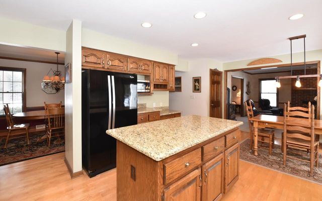 762 N Forest Ridge COURT, Summit, WI 53066