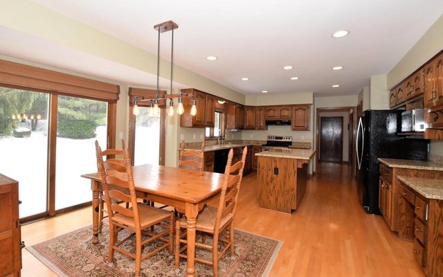 762 N Forest Ridge COURT, Summit, WI 53066