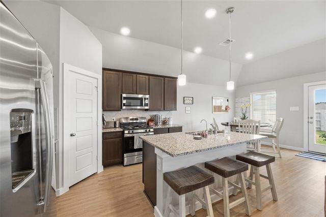 432 Ridge Palm Road, Magnolia, TX 77354