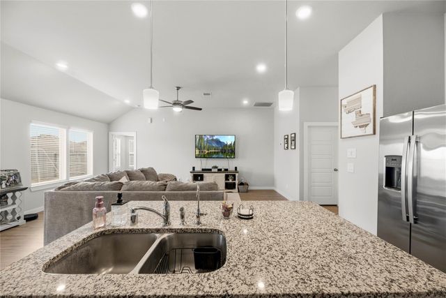 432 Ridge Palm Road, Magnolia, TX 77354