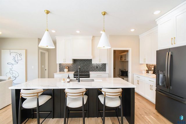 7505 E Donnelly Dr Drive, Sioux Falls, SD 57110