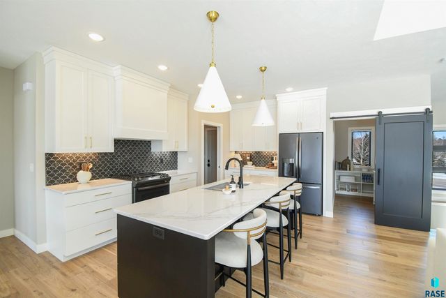 7505 E Donnelly Dr Drive, Sioux Falls, SD 57110